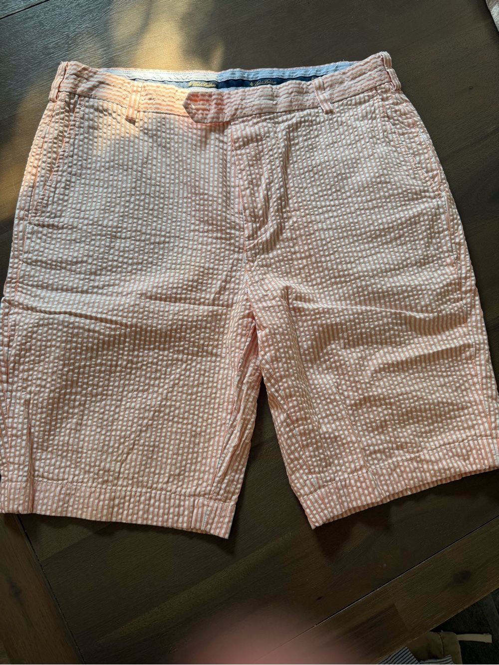 Men’s Brooks Brothers Pink Seersucker Flat Front Shorts - size 34